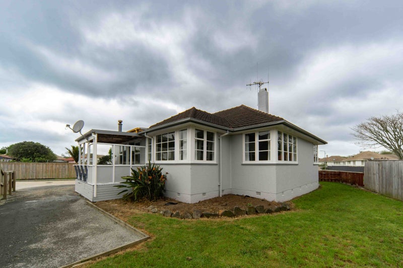 1/8 McPherson Place, Fairfield, Hamilton, Waikato - Carousel 1
