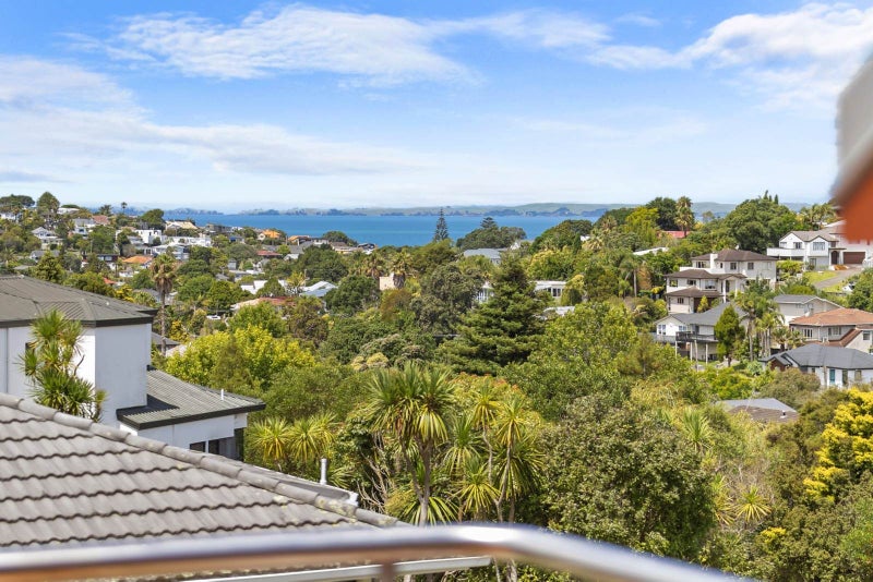 3 Seaford Place, Murrays Bay, Auckland - Carousel 2