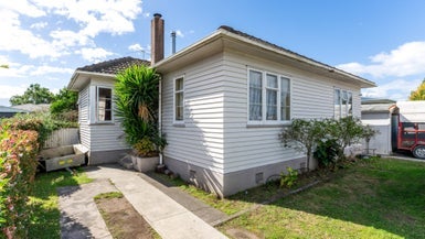 17 Centennial Crescent, Te Hapara, Gisborne - Carousel 1