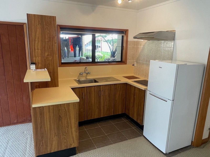 8 Francis Curtis Avenue, Blockhouse Bay, Auckland - Carousel 2