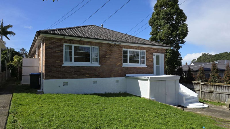 1/1 Mountfield Terrace, Owairaka, Auckland - Carousel 1