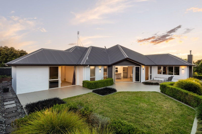 51 St James Drive, Huntington, Hamilton - Carousel 2