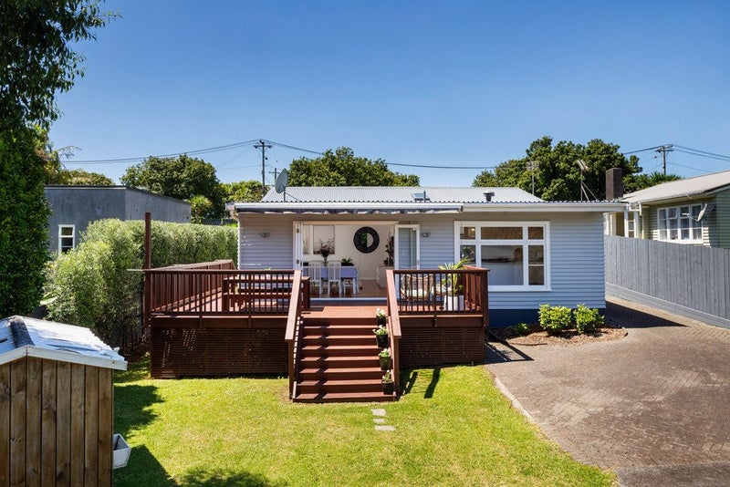 14 Leone Terrace, Mount Albert, Auckland - Carousel 1