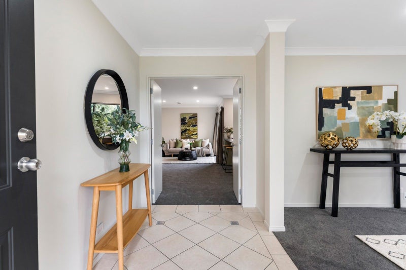 33 Croftview Road, Wattle Downs, Auckland - Carousel 2