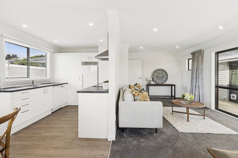 6 Bobstay Lane, Whitby, Porirua - Carousel 2