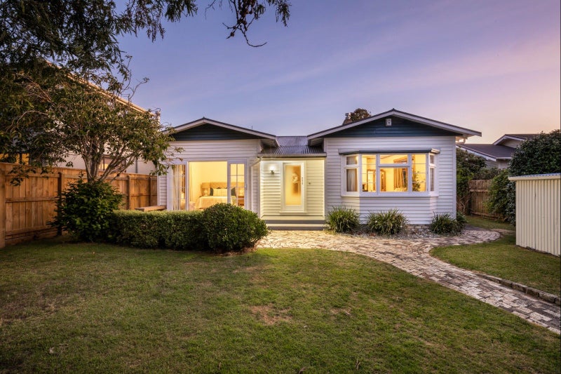 25 Glen Almond Street, New Plymouth, New Plymouth - Carousel 1