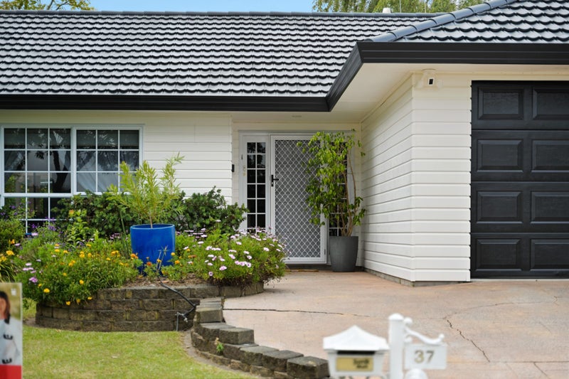37 Bouverie Crescent, Flagstaff, Hamilton - Carousel 2