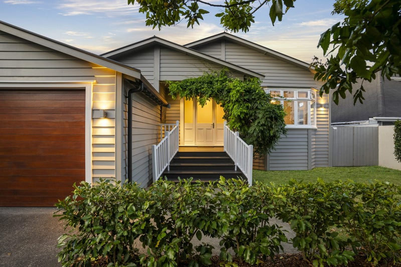 14 Wainui Avenue, Point Chevalier, Auckland - Carousel 1