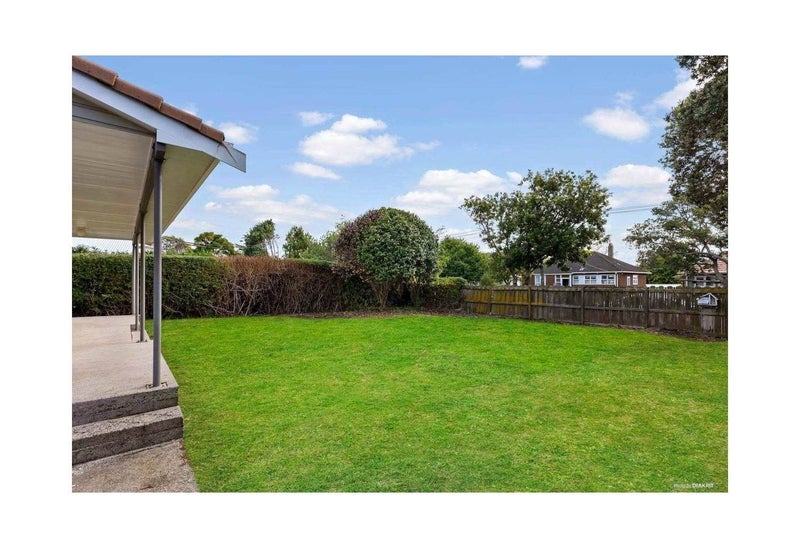 0 Camelot Court - Carousel 3