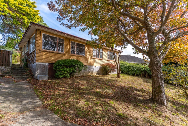 10 Berkshire Grove, Cannons Creek, Porirua - Carousel 1