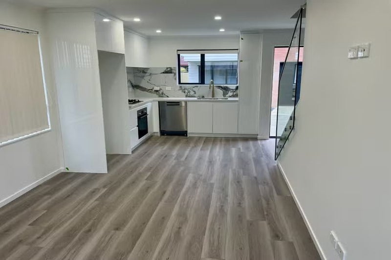 1/100 Seymour Road, Sunnyvale, Auckland - Carousel 1