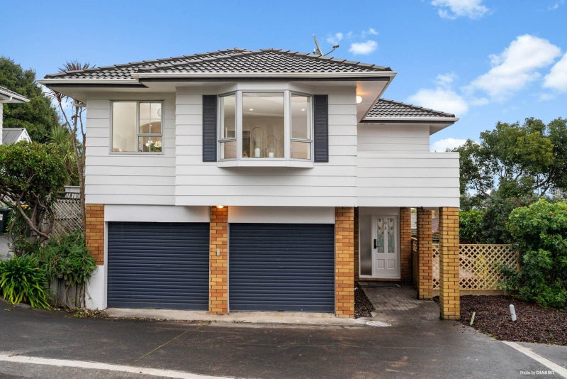 1/9 Delisle Place, Windsor Park, Auckland - Carousel 1