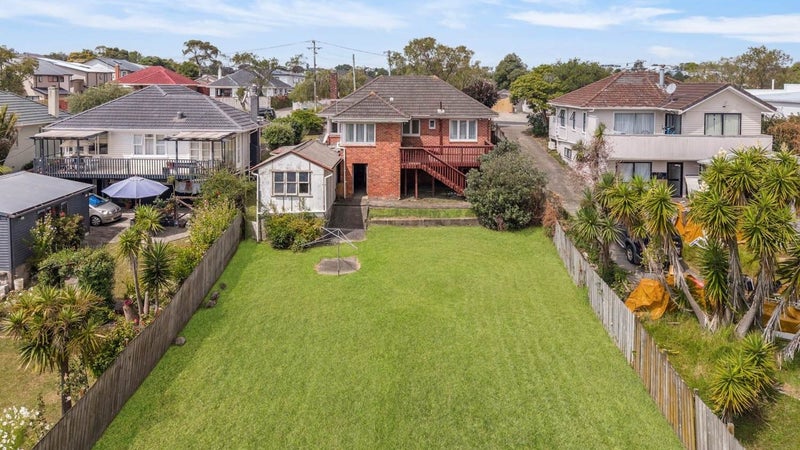 6 Pinewood Street, Avondale, Auckland - Carousel 1