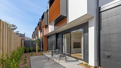 11/130 Holly Road, St Albans, Christchurch - Carousel 1