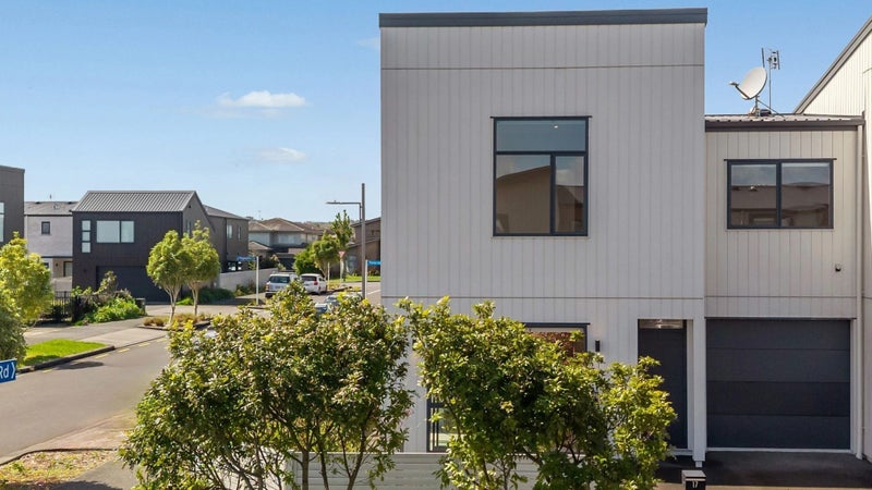 17 Whimbrel Road, Flat Bush, Auckland - Carousel 1