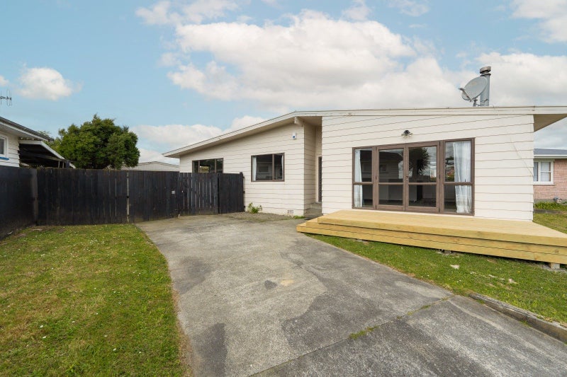 9 Karamea Crescent, Kelvin Grove, Palmerston North - Carousel 1