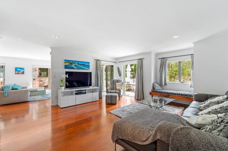 15 Whale Cove, Stanmore Bay, Whangaparaoa - Carousel 2