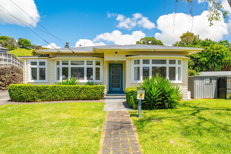 9 Roskill Way, Three Kings, Auckland - Carousel 1