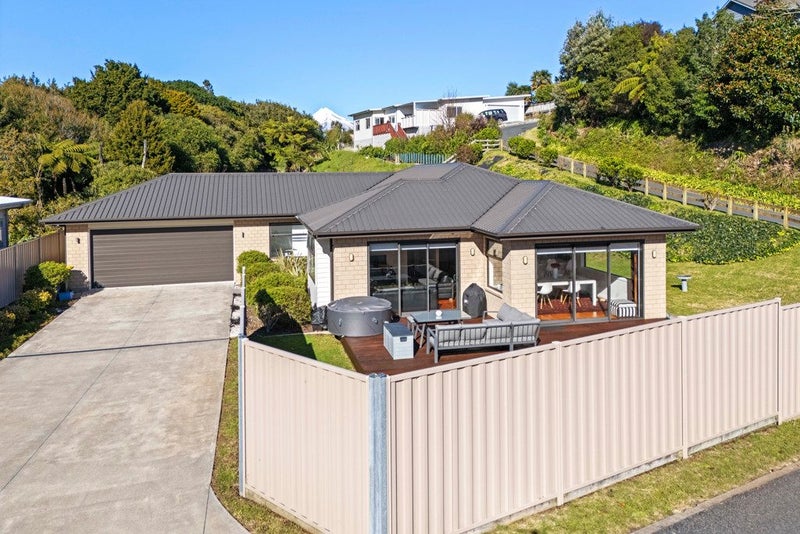 4 Fern Lane, Whalers Gate, New Plymouth - Carousel 1