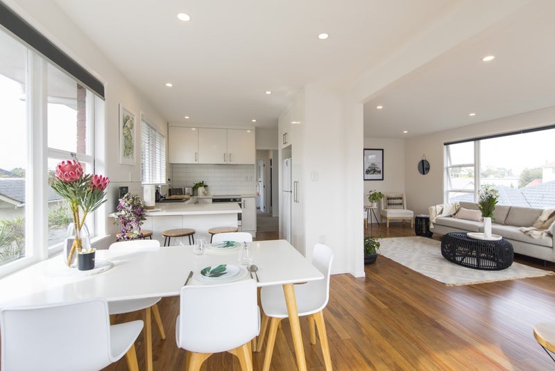 1/9 Buxton Street, Point Chevalier, Auckland - Carousel 2
