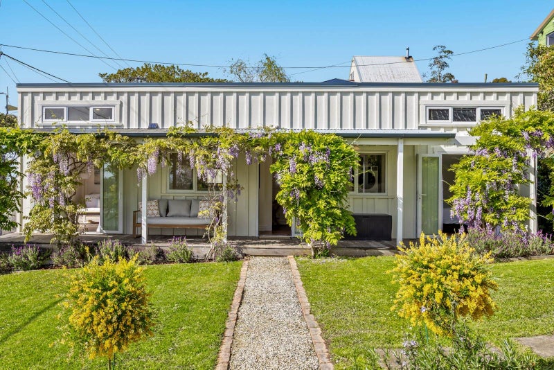 10 Kauri Road, Stanmore Bay, Whangaparaoa - Carousel 1