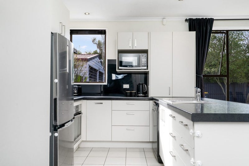 17 Goldsmith Place, Waltham, Christchurch - Carousel 2