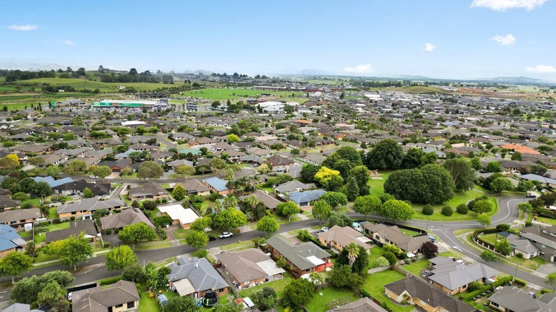 20 Farringdon Avenue, Rototuna North, Hamilton - Carousel 32