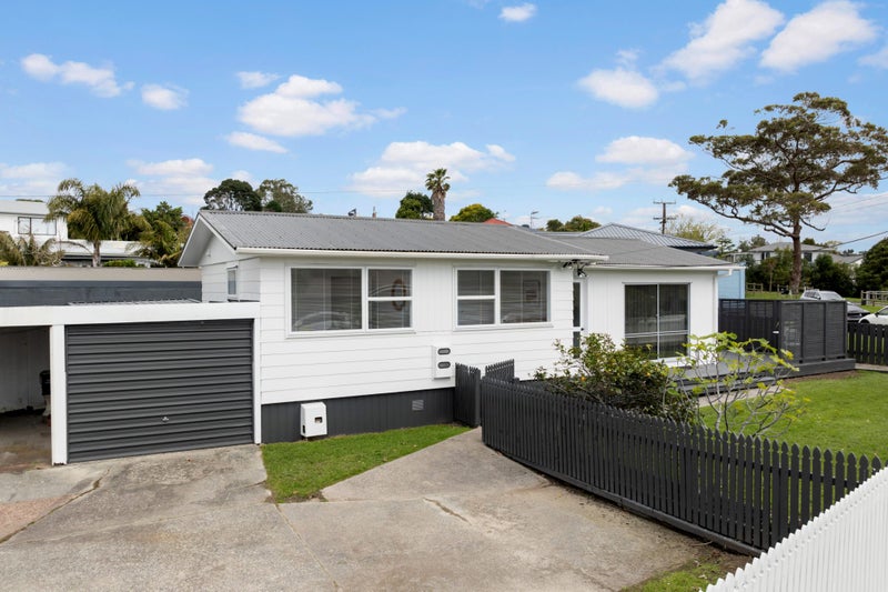 1/2 Barron Drive, Green Bay, Auckland - Carousel 1