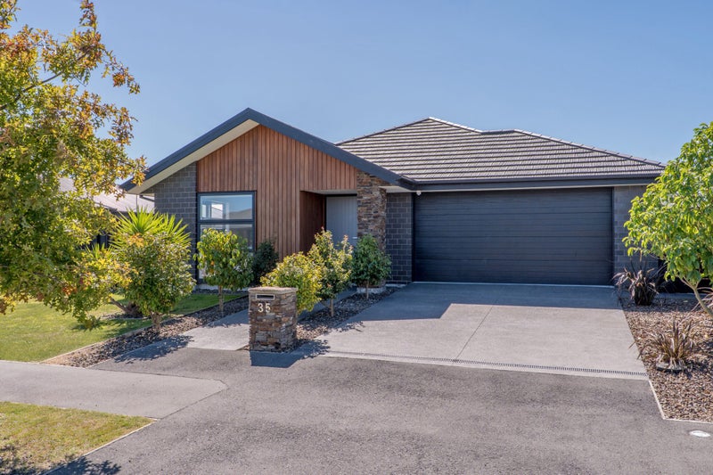 35 Craig Thompson Drive, Lincoln, Lincoln - Carousel 1