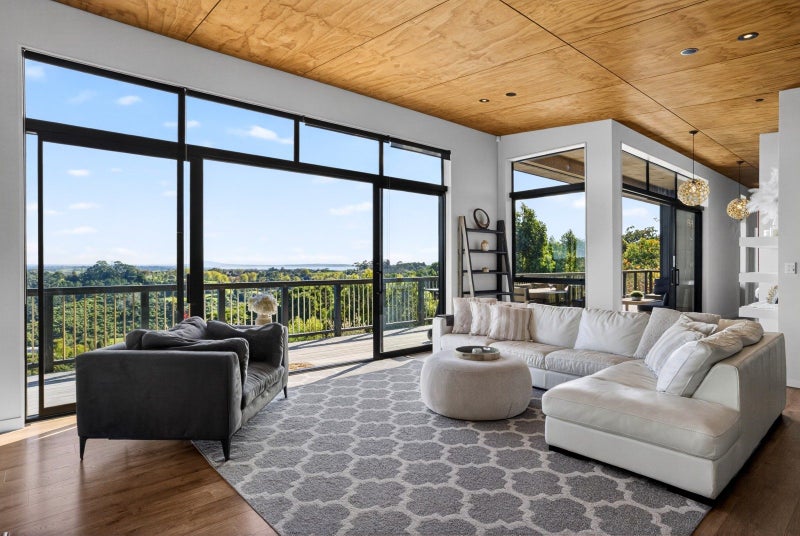 378E Ara-Kotinga, Whitford, Manurewa - Carousel 1