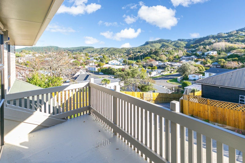 11A Roy Street, Tawa, Wellington - Carousel 1