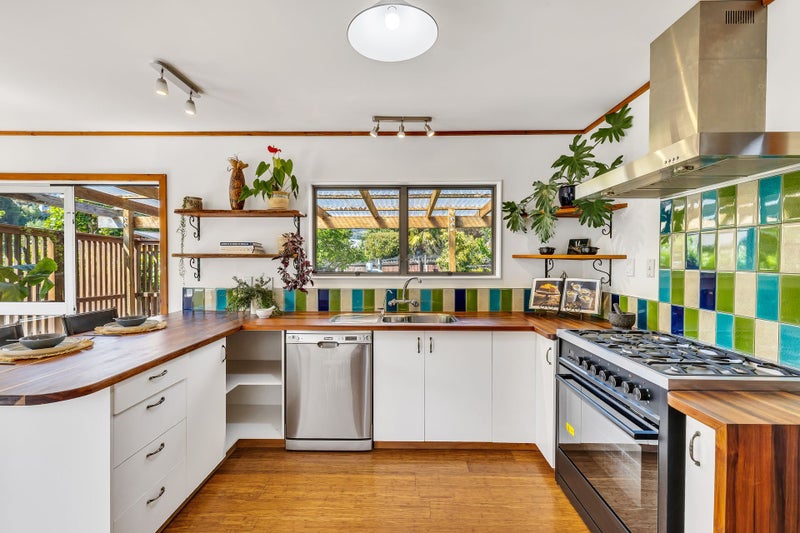 70 North Road, The Wood, Nelson - Carousel 1