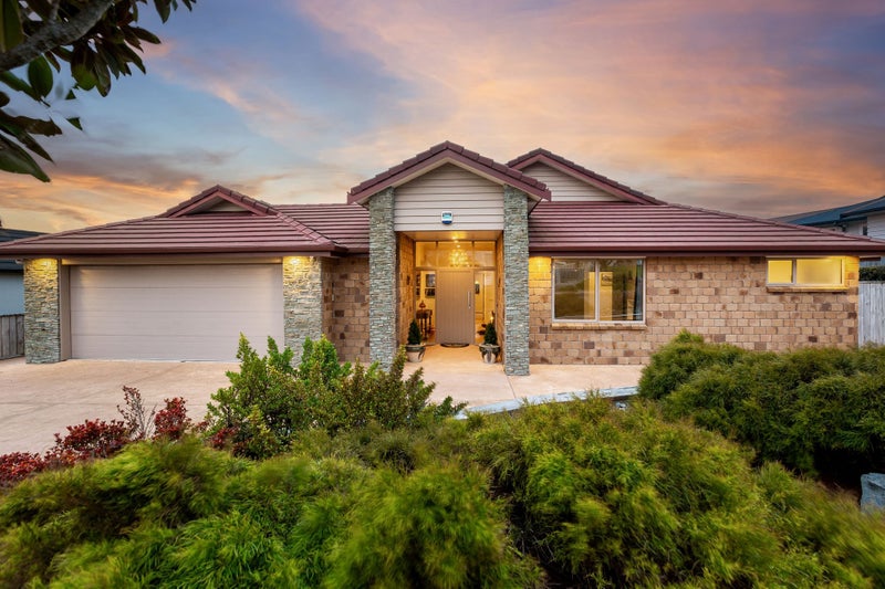 9 Hollyford Place, Aotea, Porirua - Carousel 2