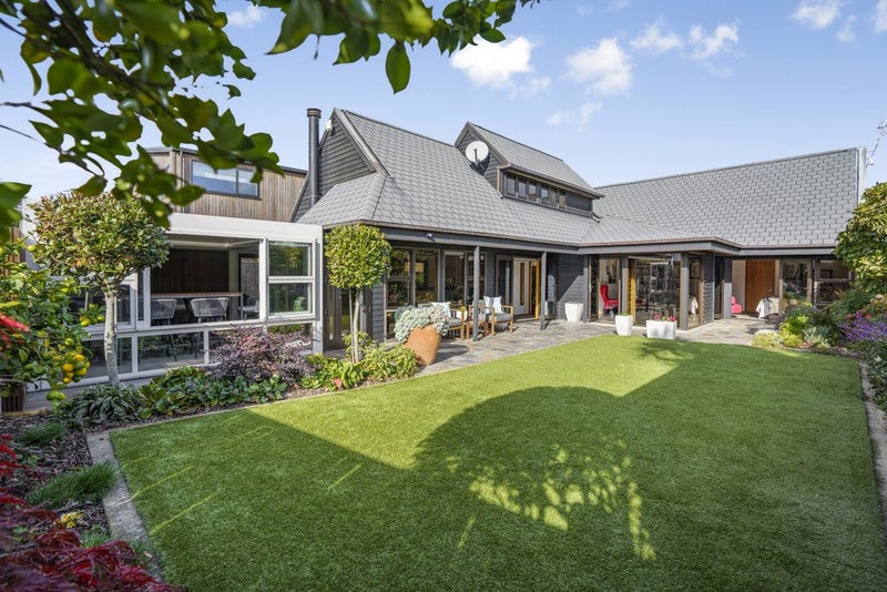 81 Queens Grove, Hutt Central, Lower Hutt - Carousel 1