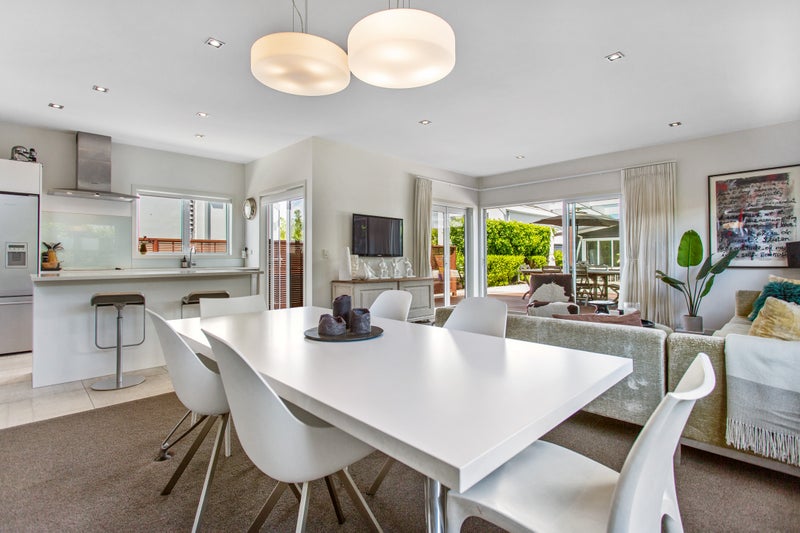 61 Wainui Avenue, Point Chevalier, Auckland - Carousel 2