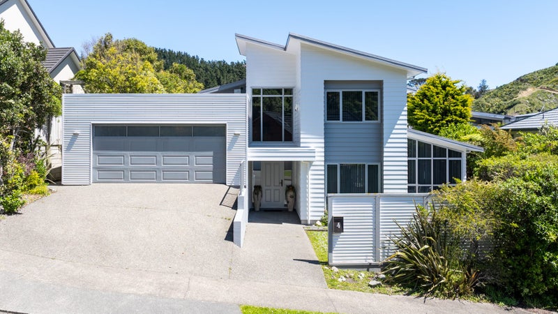 4 Handly Grove, Churton Park, Wellington - Carousel 1