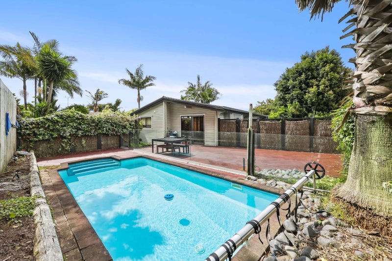 4 Kamulla Court, Conifer Grove, Takanini - Carousel 1