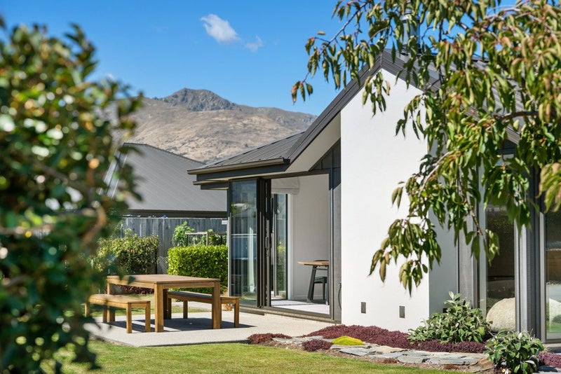 15 Pennycook Place, Wanaka - Carousel 1