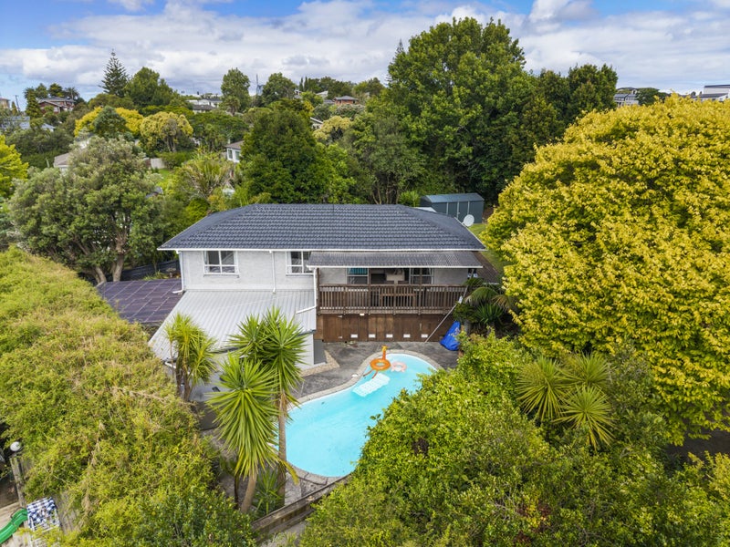 9 Dallow Place, Henderson, Auckland - Carousel 1