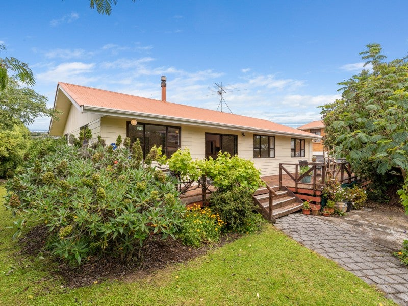 30 Queen Street, Brighton, Dunedin - Carousel 1