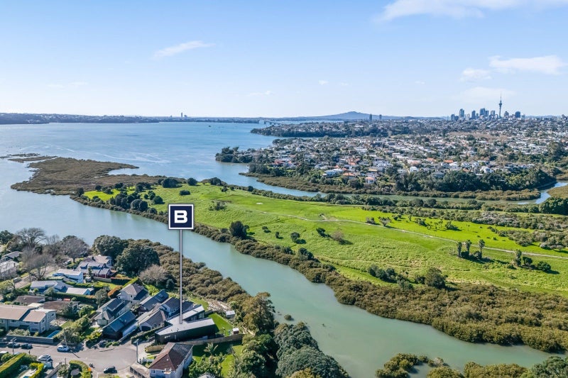 10 Lister Street, Point Chevalier, Auckland - Carousel 1