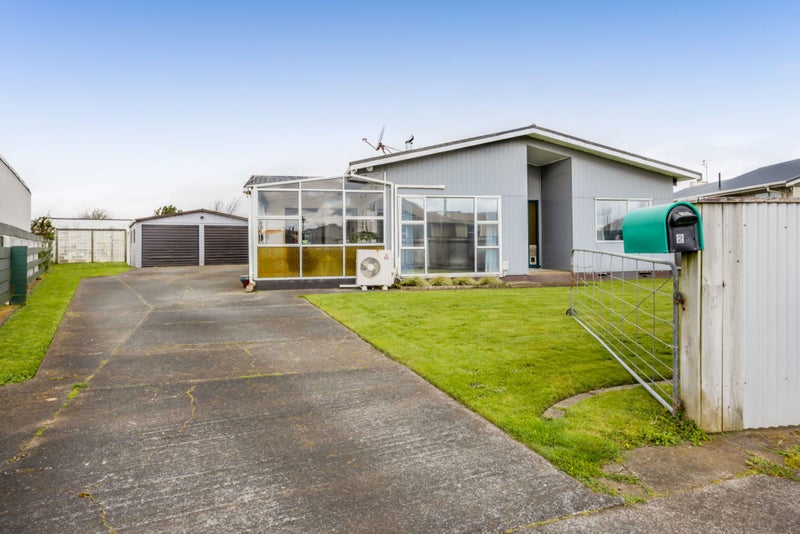 2 Tawa Street, Hawera - Carousel 26
