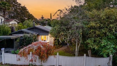 7 George Avenue, Herald Island, Auckland - Carousel 1