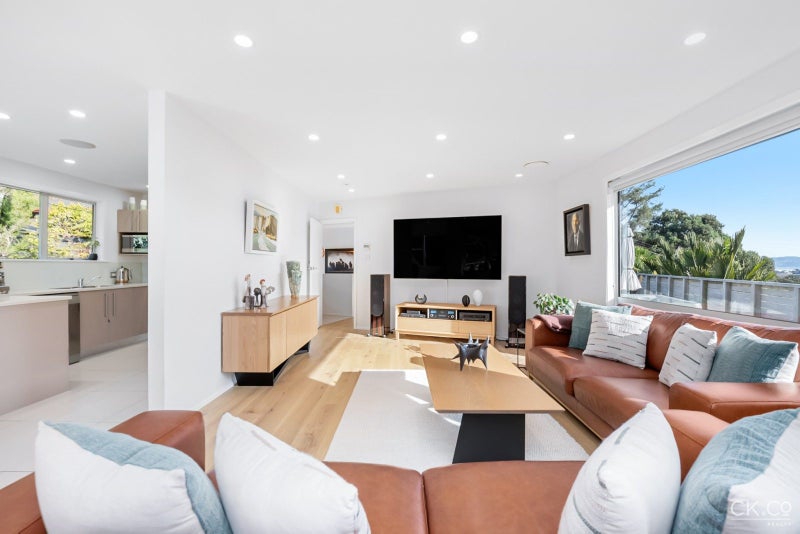 212 Whites Line East, Waiwhetu, Lower Hutt, Wellington - Carousel 2