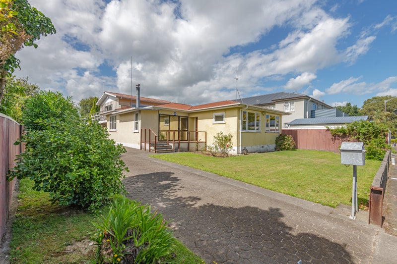 18 Freyberg Street, Roslyn, Palmerston North - Carousel 1