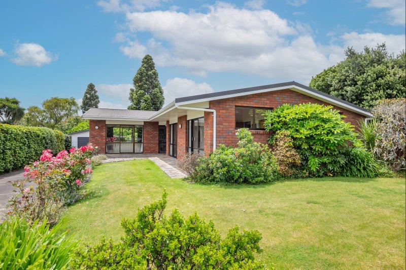 11 Stuart Street, Levin, Levin - Carousel 1