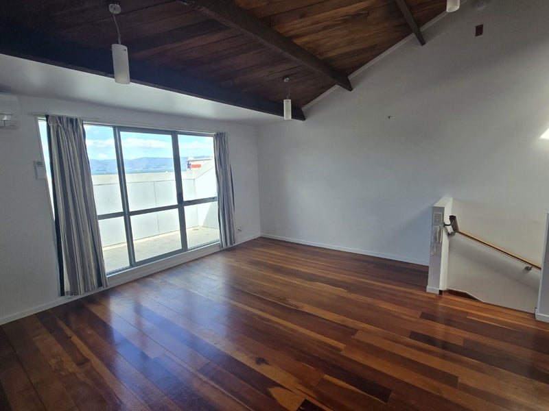 8/220 Thorndon Quay, Pipitea, Wellington - Carousel 2