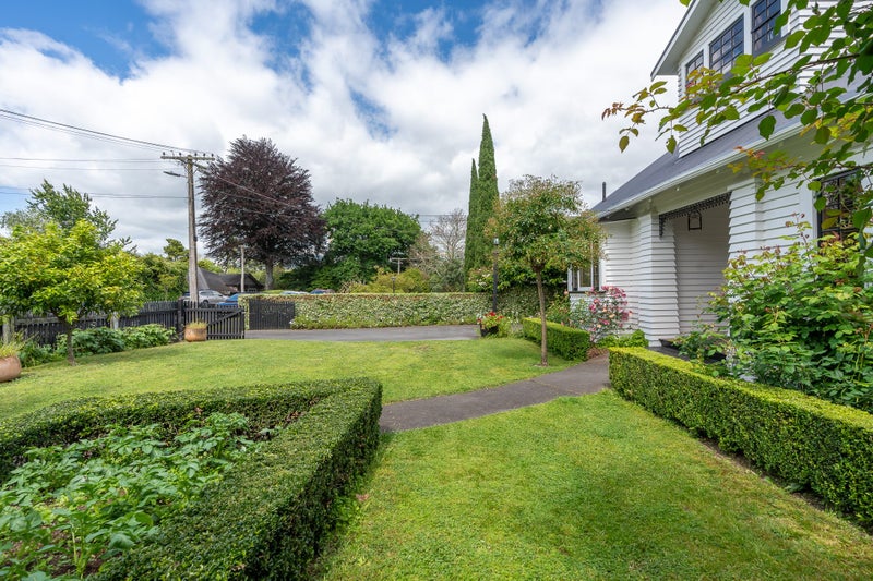 8 Riro Street, Hamilton East, Hamilton - Carousel 2