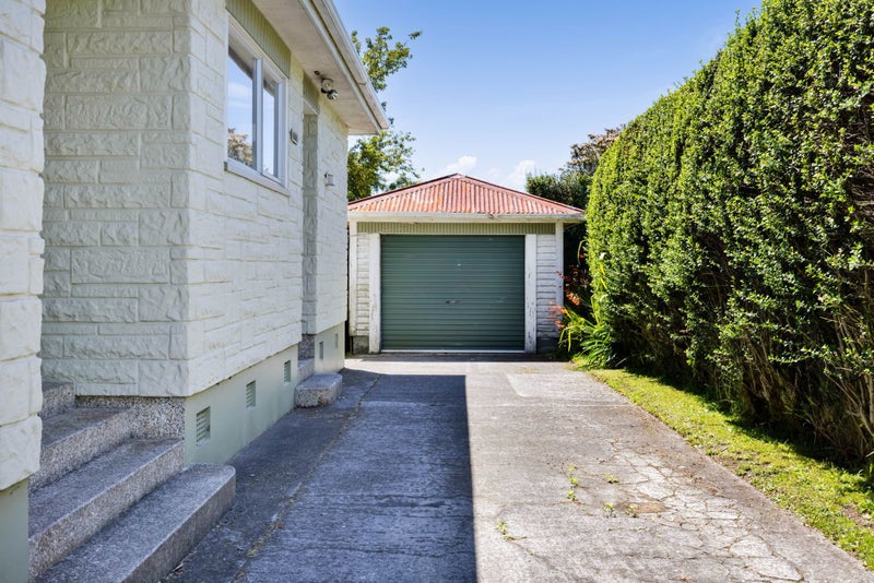 114 Brecon Road, Stratford - Carousel 2