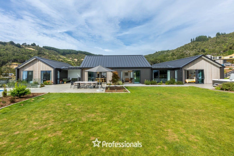 478 Katherine Mansfield Drive, Blue Mountains, Upper Hutt - Carousel 1